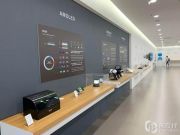 記者參觀京東方生產(chǎn)線，了解京東方柔性AMOLED生產(chǎn)線的發(fā)展?fàn)顩r